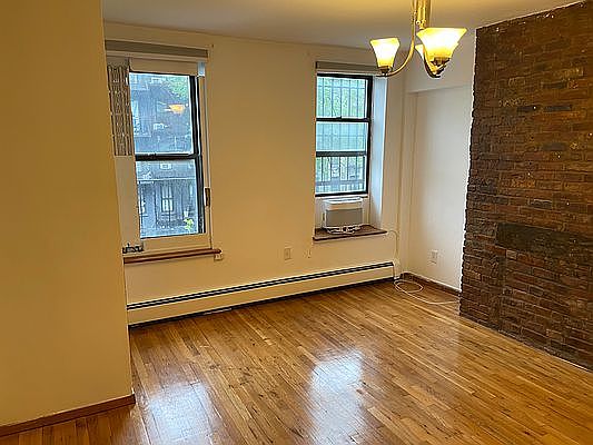 4th image of 517 E 5th St #301