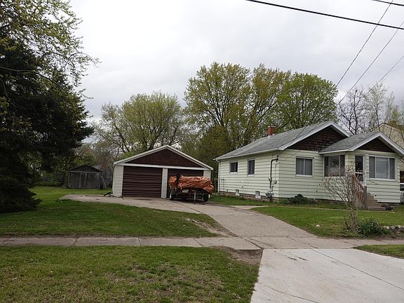 4th image of 143 Burt St SE