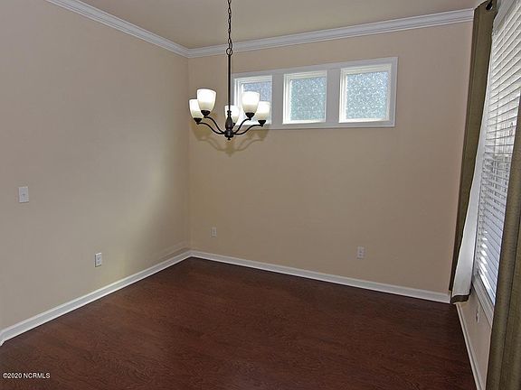 3rd image of 550 Esthwaite Dr SE