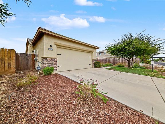 3rd image of 1020 Narada Way