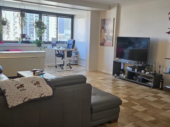 2 Hawthorne Pl APT 16F, Boston, MA 02114