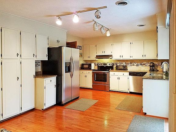 2nd image of 427 Brookhill Dr