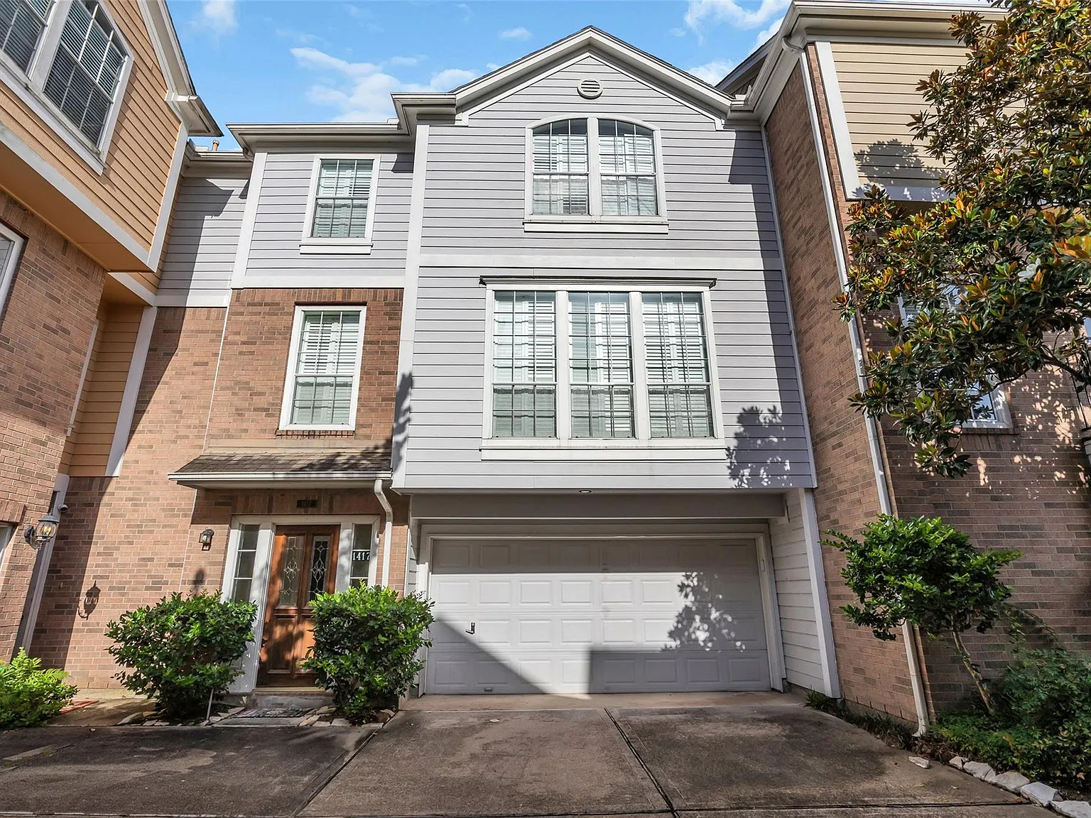 3 bed, 2.5 bath, 1908 sqft, $2,495 — Photo 2
