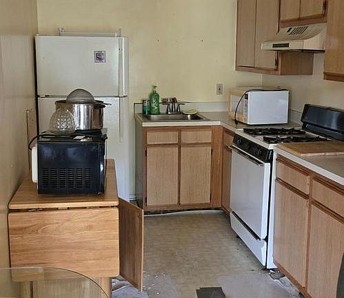 2nd image of 406 Lindsley Ct