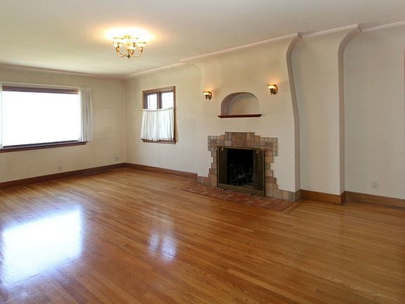 Large Formal Living Room 