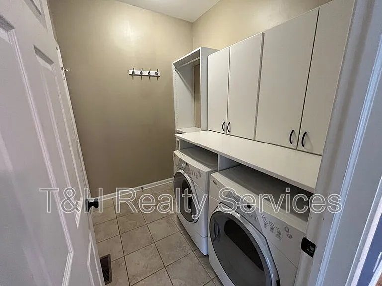 11451 Sutton Place Dr E — Photo 6