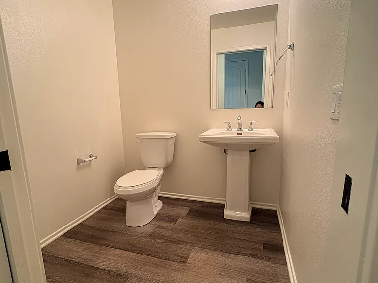 610 S Kroeger St — Photo 4