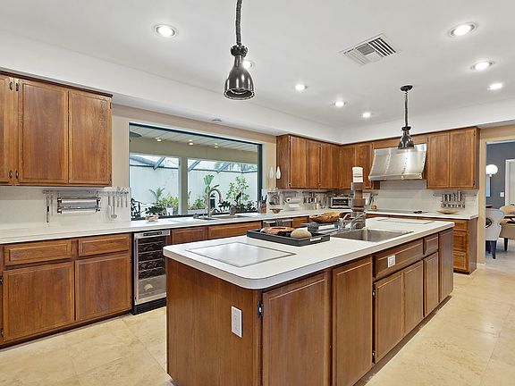 4th image of 842 Lakeside Dr