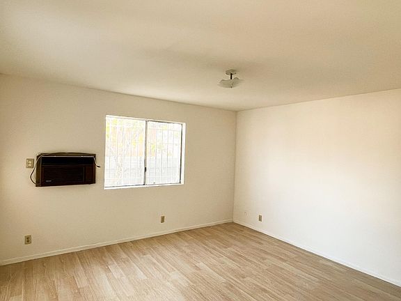 4th image of 314 W Garcelon Ave