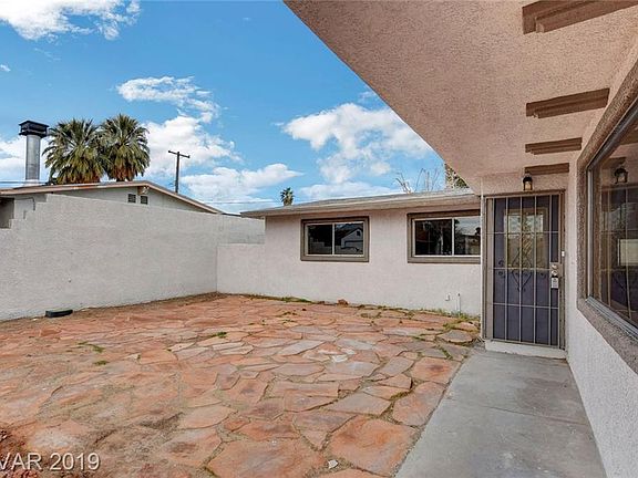 3rd image of 5336 Longridge Ave