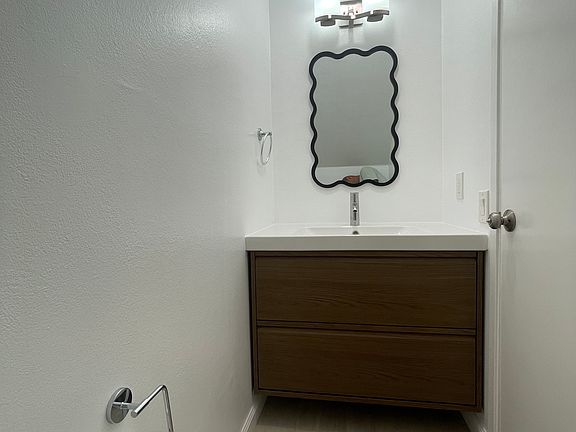 2nd image of 82 Lakeview Cir