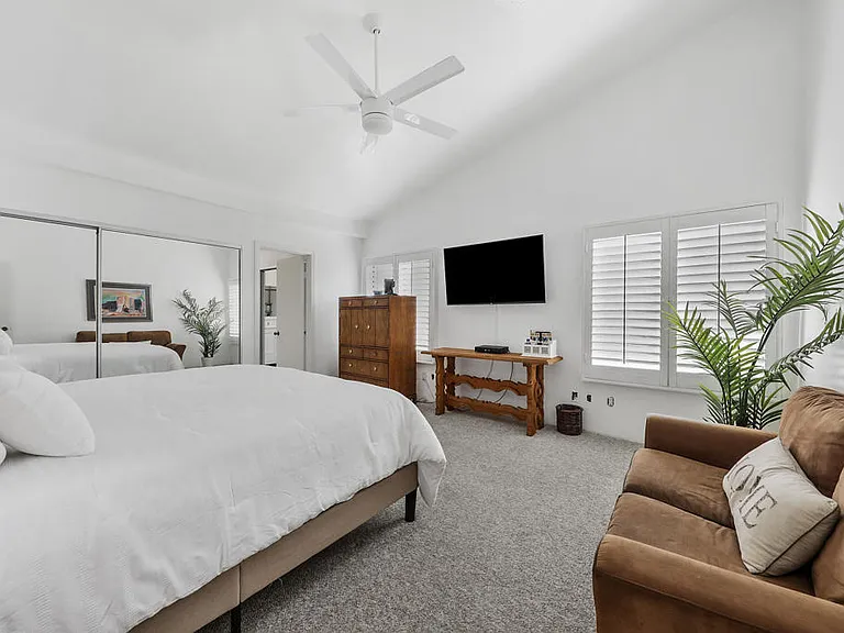 47 Juan Carlos Dr — Photo 18