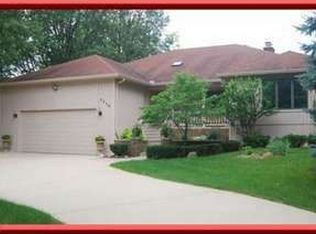 9238 Evergreen Rd, Brighton, MI 48116