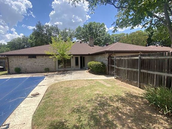 2nd image of 937 Clear Springs Dr