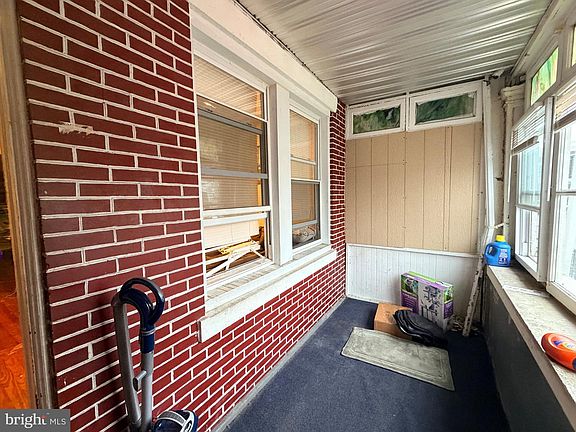 2nd image of 264 W Sheldon St