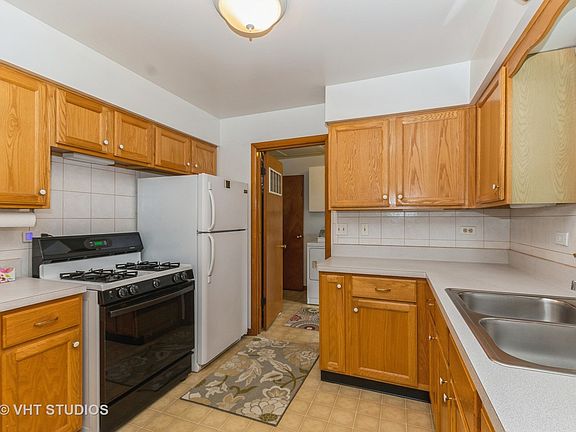 4th image of 8901 Melvina Ave