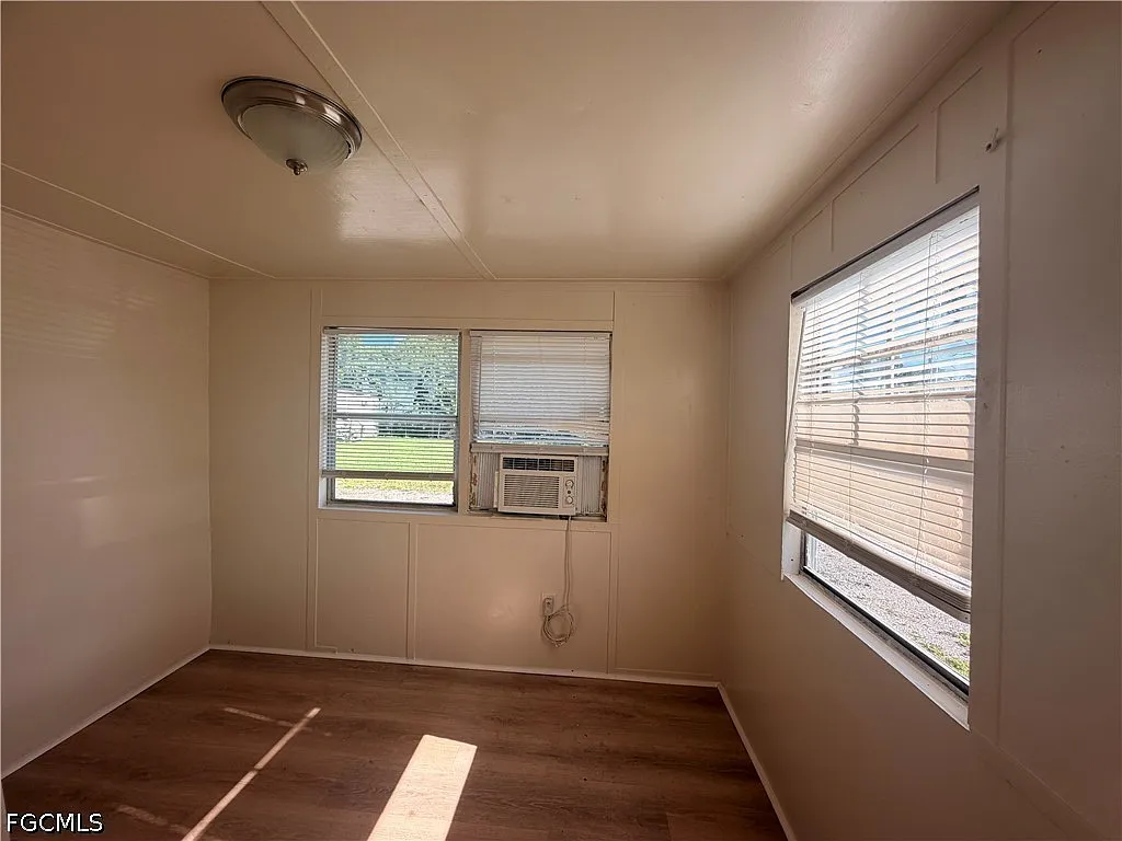 3 bed, 1.0 bath, 520 sqft, $825 — Photo 3