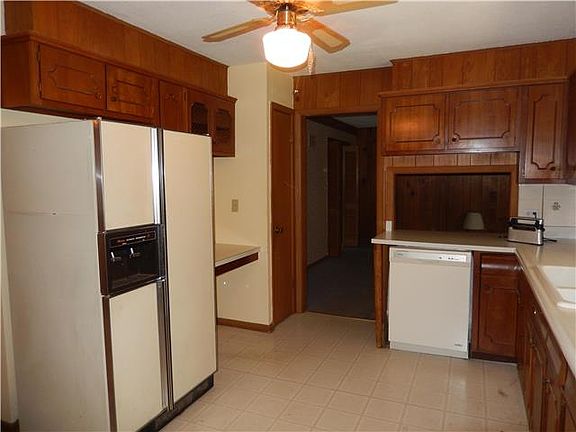 4th image of 9907 W 88th Ter