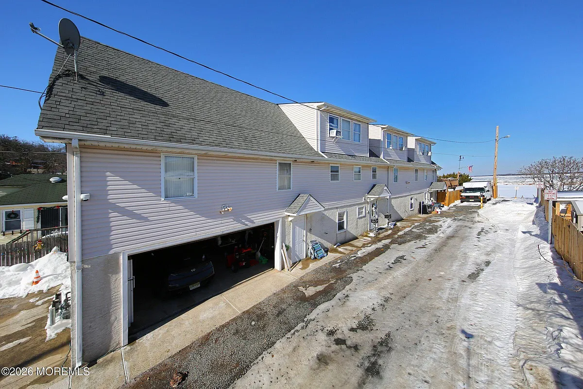 Building Photo - 60 Matthews St #1