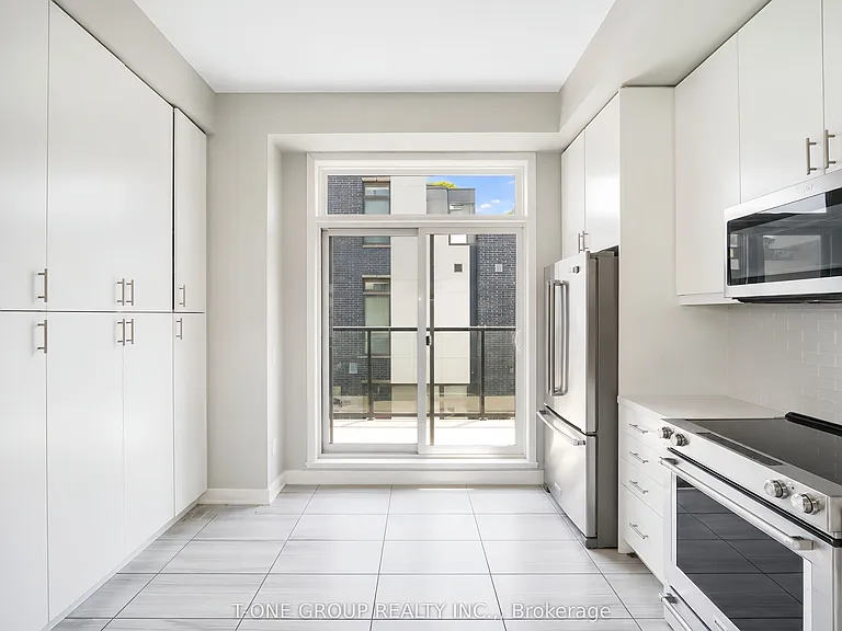 55 Sutton Ave — Photo 28