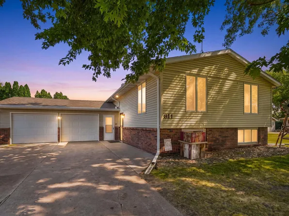 811 Crestview Dr, Webster City, IA 50595