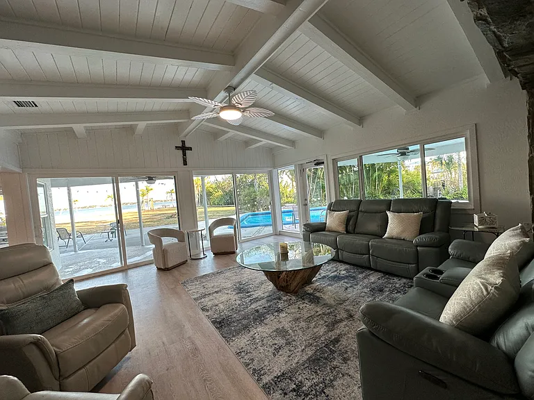 2650 Philippe Pkwy — Photo 39