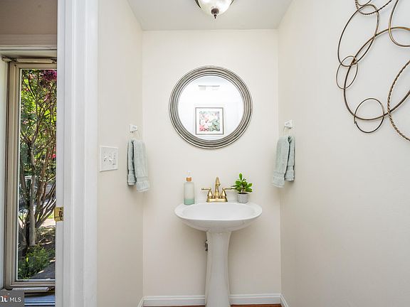 4th image of 6072 Clerkenwell Ct