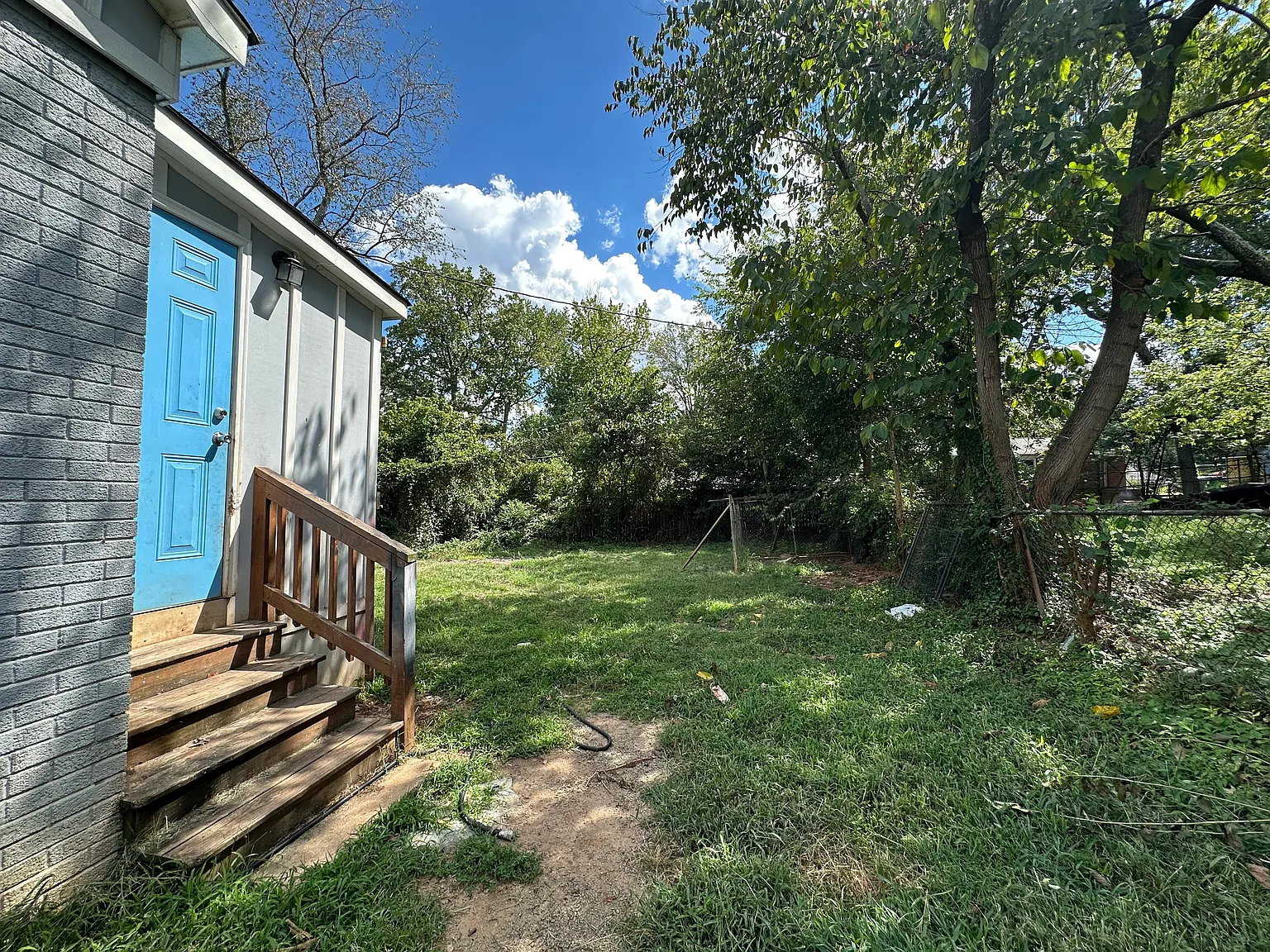 3 bed, 1200 sqft, $1,700 — Photo 4