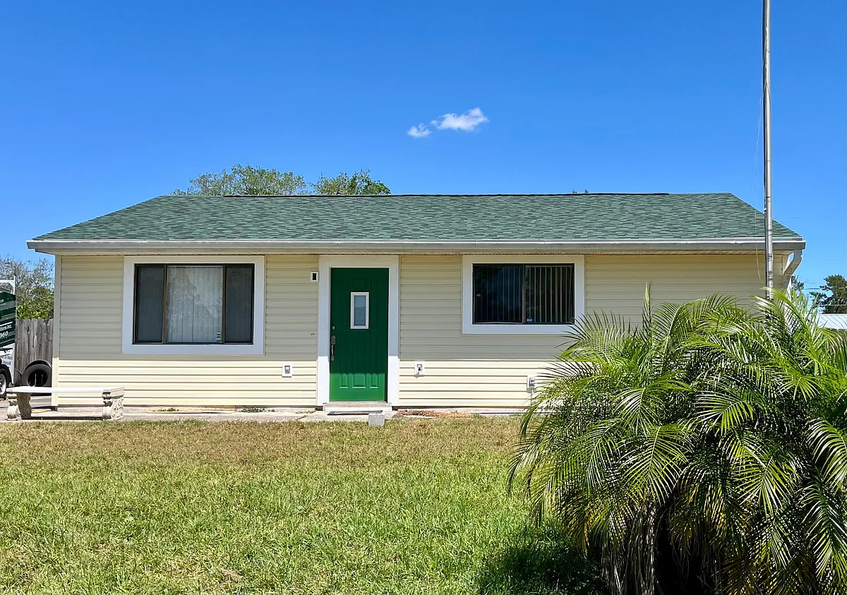 Front of house - 1611 Travis St SE