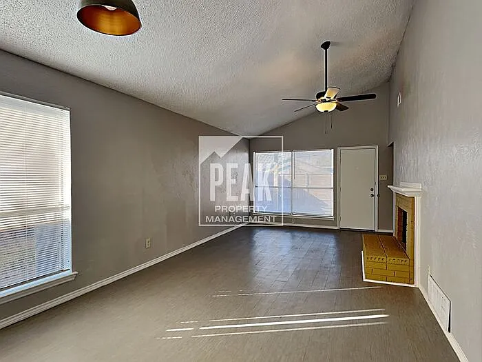 2710 Saint George Pl — Photo 11