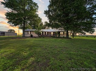 1202 S Oak Grove Rd, Cushing, OK 74023