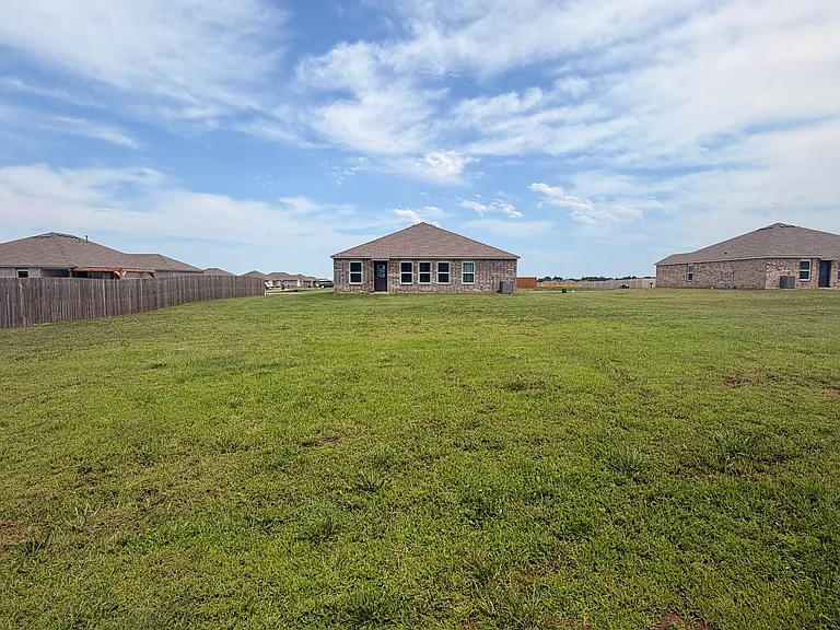 3906 Elm Ridge St — Photo 2