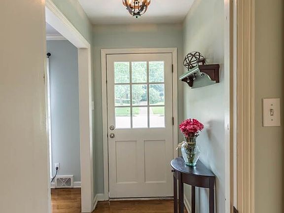3rd image of 1205 Estate Dr