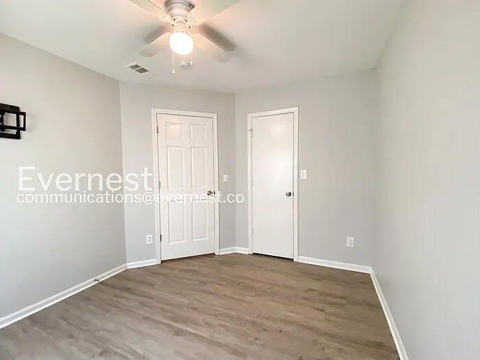 1104 E Pineview St — Photo 14