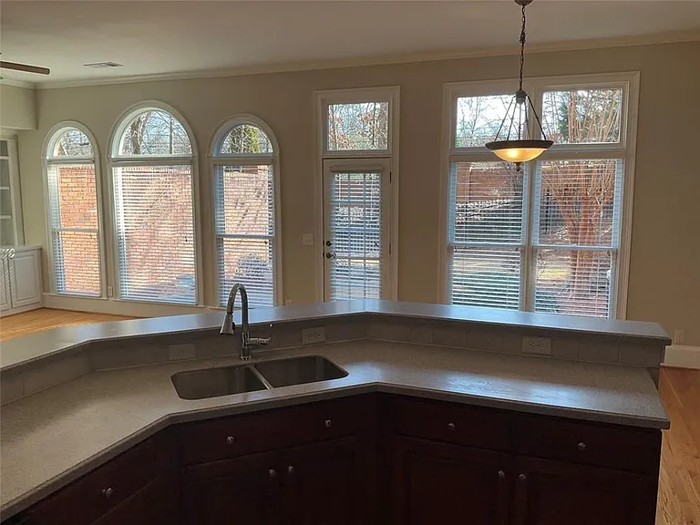 6193 Spalding Dr — Photo 15