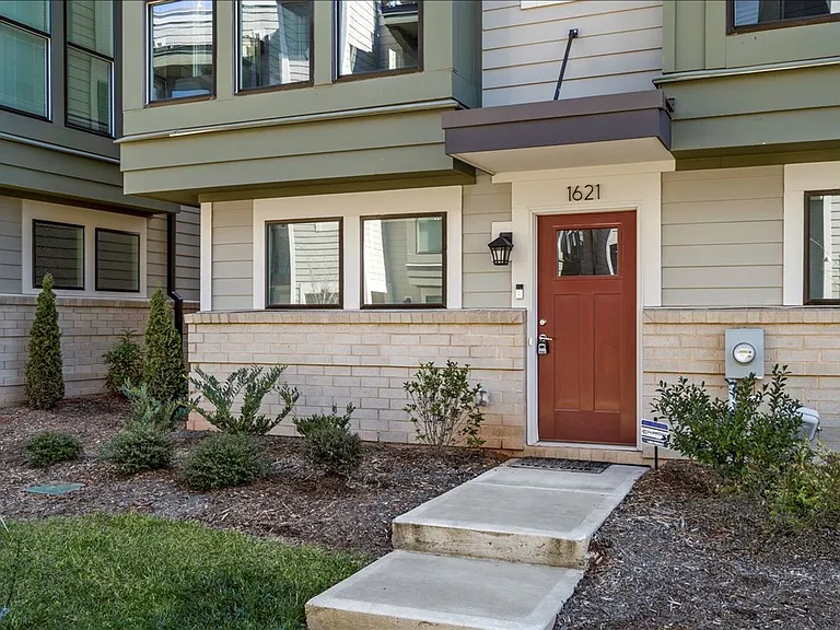1621 Cannon View Ln — Photo 1