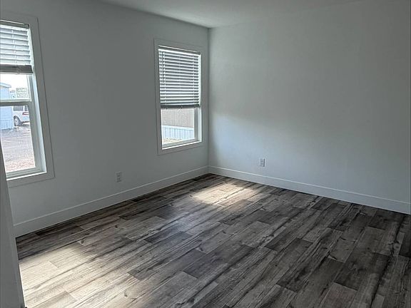 4th image of 2561 Crane Ave