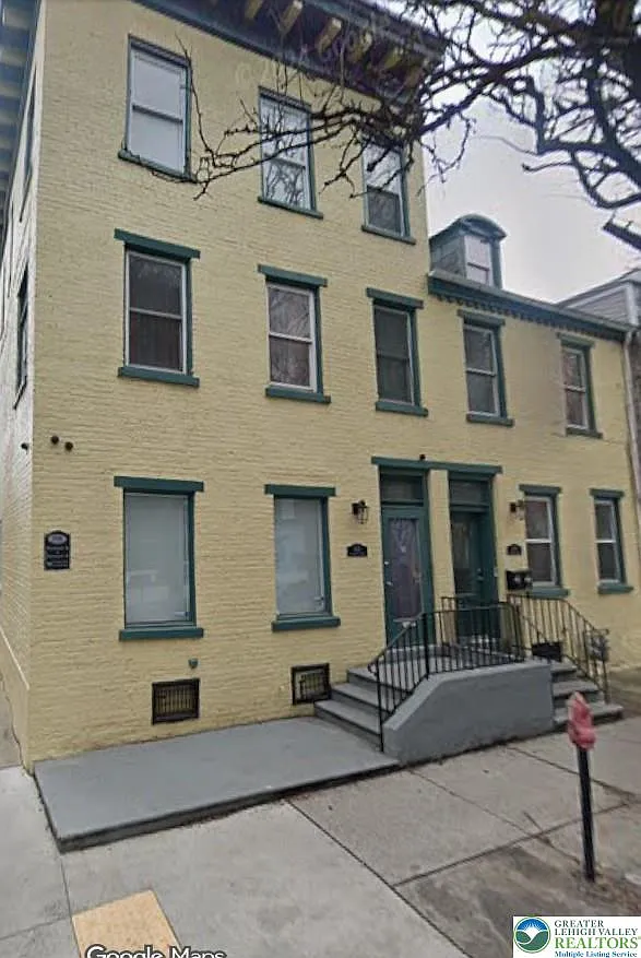 1 bed, 1.0 bath, 336 sqft, $1,100 — Photo 1