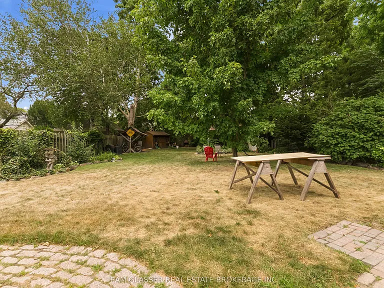 510 Dufferin Ave — Photo 28