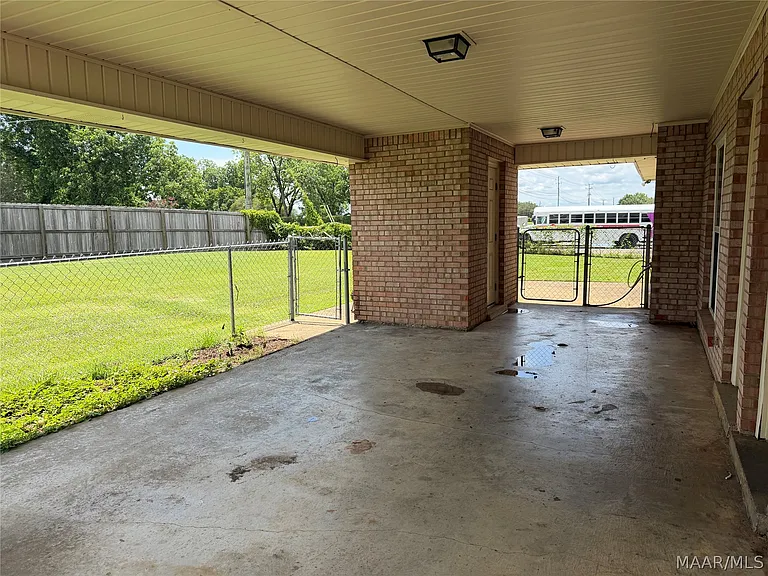 803 Summer Ln — Photo 25