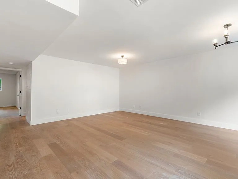 Landis Grove - 1360 — Photo 7