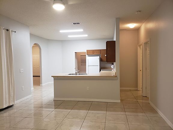 4th image of 347 Aylesbury Ct