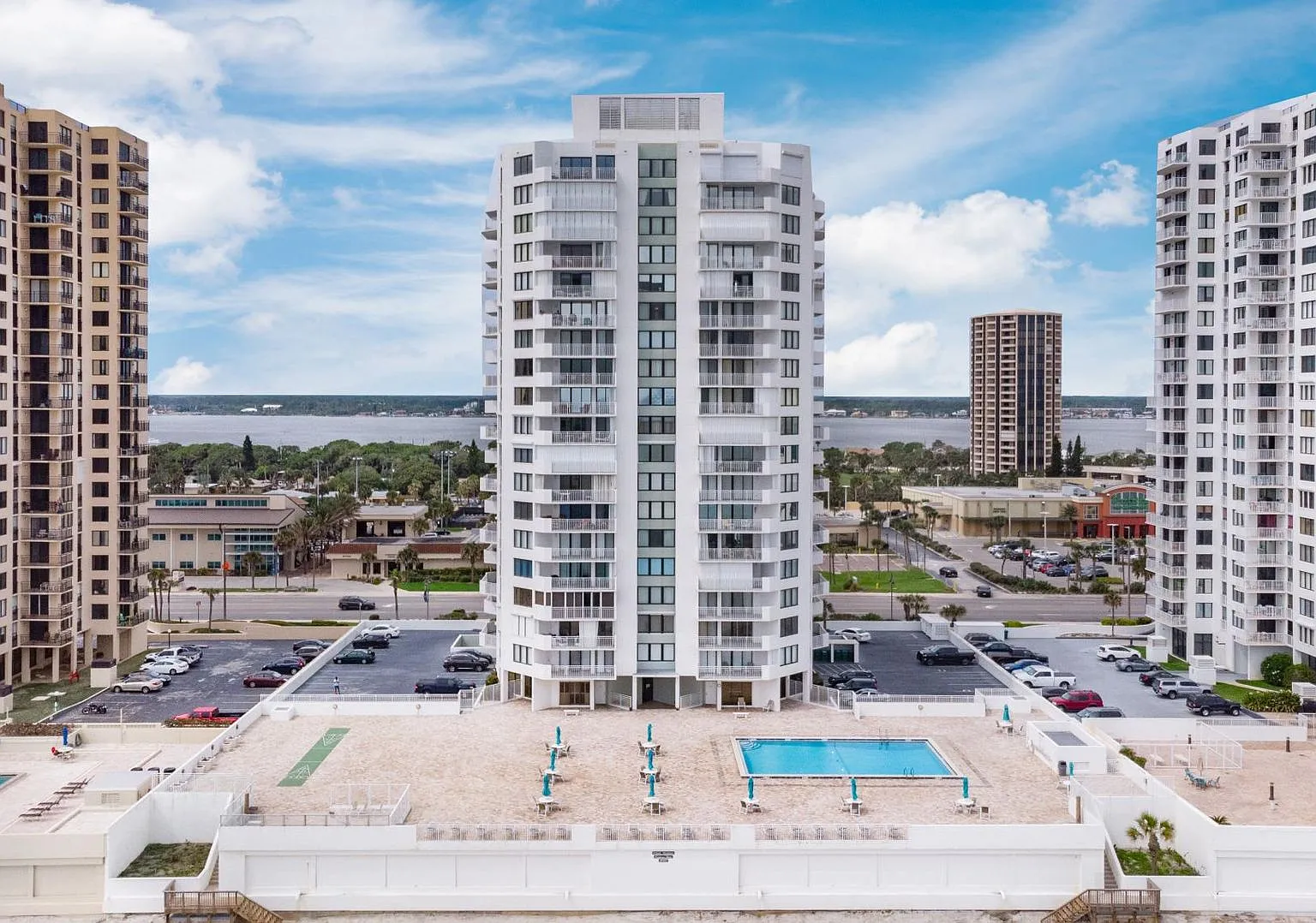 Completely Renovated High-Rise Condo with Ocean & River Views — Photo 2
