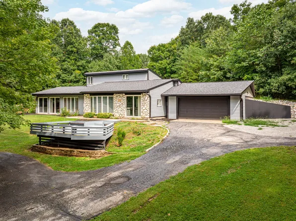 4602 Lake Forest Dr, Charlestown, IN 47111