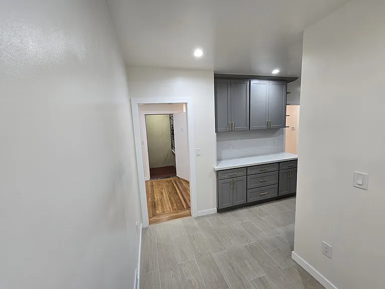 343 Justin Dr — Photo 2