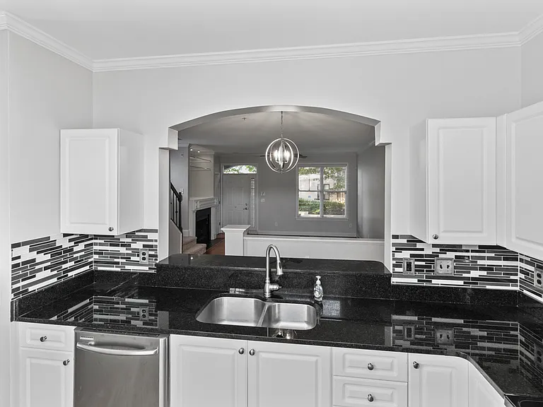 206 S Cedar St — Photo 6