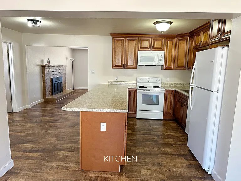 180 E 1st St S — Photo 18