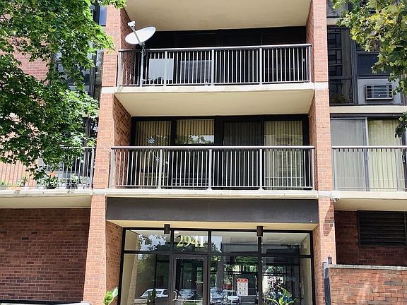3rd image of 2941 S Michigan Ave APT 406