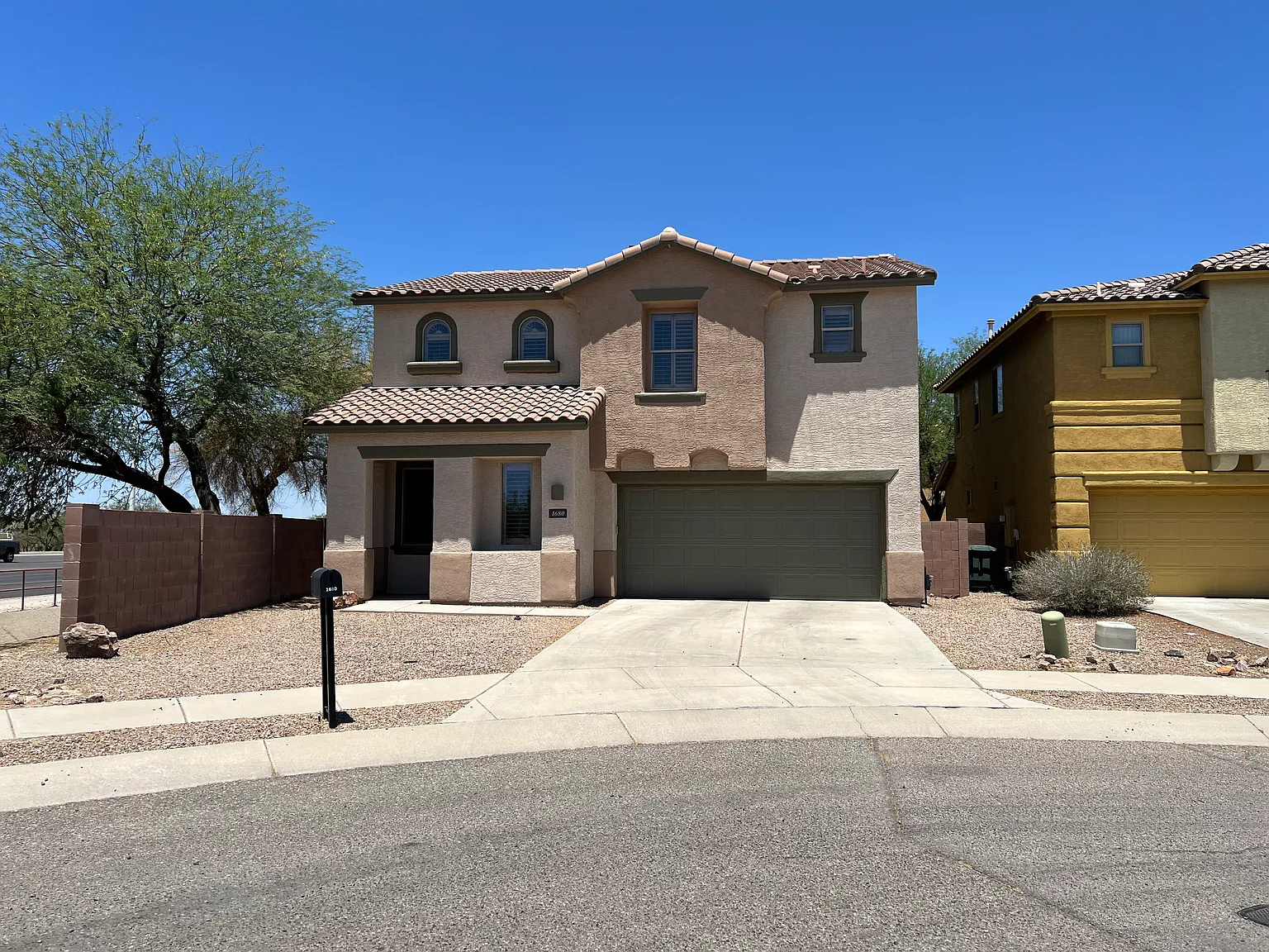 4 bed, 1900 sqft, $3,000 — Photo 2