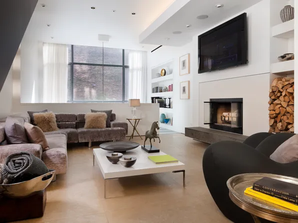 138 Manhattan Avenue image 1 of 18